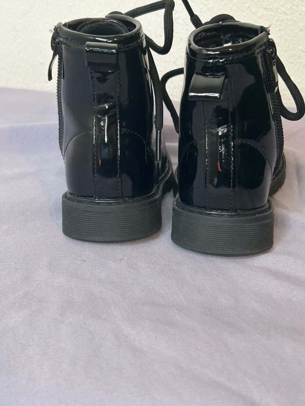 Old Navy Toddler Girls Black Patent Faux-Leather Side-Zip Combat Boots Size 6 - Picture 3 of 5